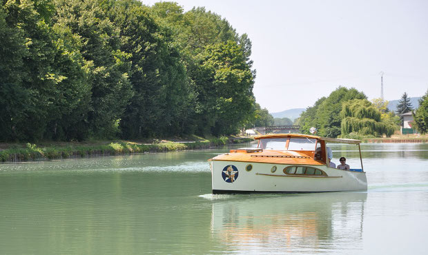 France Grand Est Reims Champagne Tasting Private Boat Trip Cruise Producers Luxury Holidays with In Luxe Travel France, the France Luxury Travel Specialist since 2007
