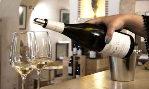 Loire Valley luxury holidays and private experience. Private wine tasting of the best Pouilly-Fumé wines