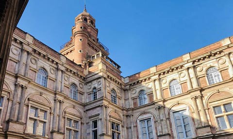 TOUR OF PRIVATE HOTELS: DISCOVER THE CULTURAL TREASURES